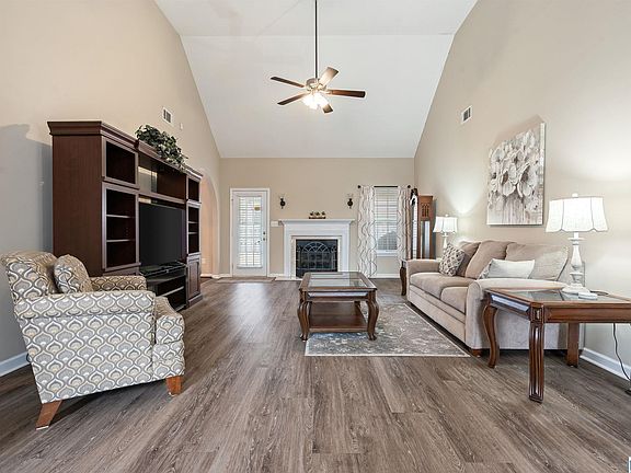 4th image of 1664 Bradford Ln