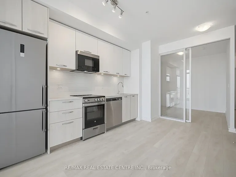 75 James St S #3015 — Photo 24