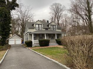 56 Spring Rd APT 1, Huntington, NY 11743