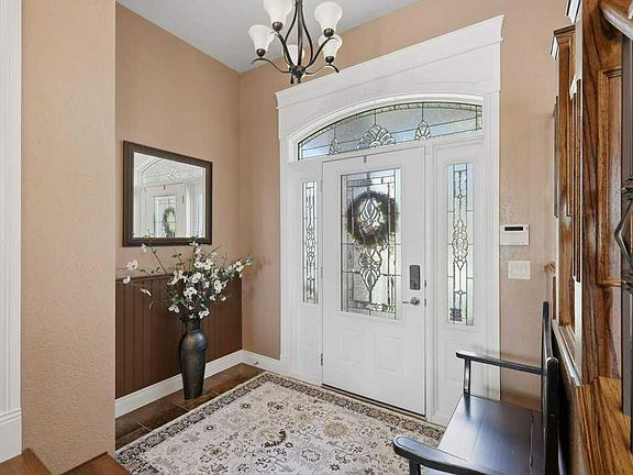 4th image of 28 N Oakdale Pl