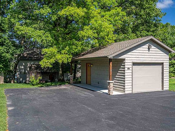 2nd image of 8070 Oak Run Dr