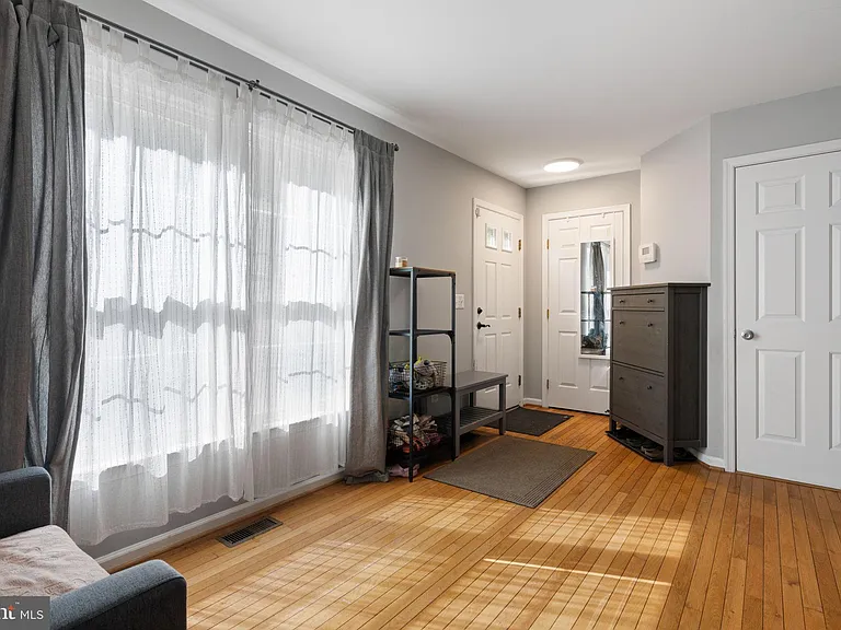 5964 Edgehill Ct — Photo 3