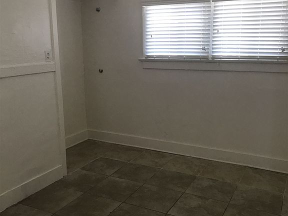 3rd image of 370 E 52nd St