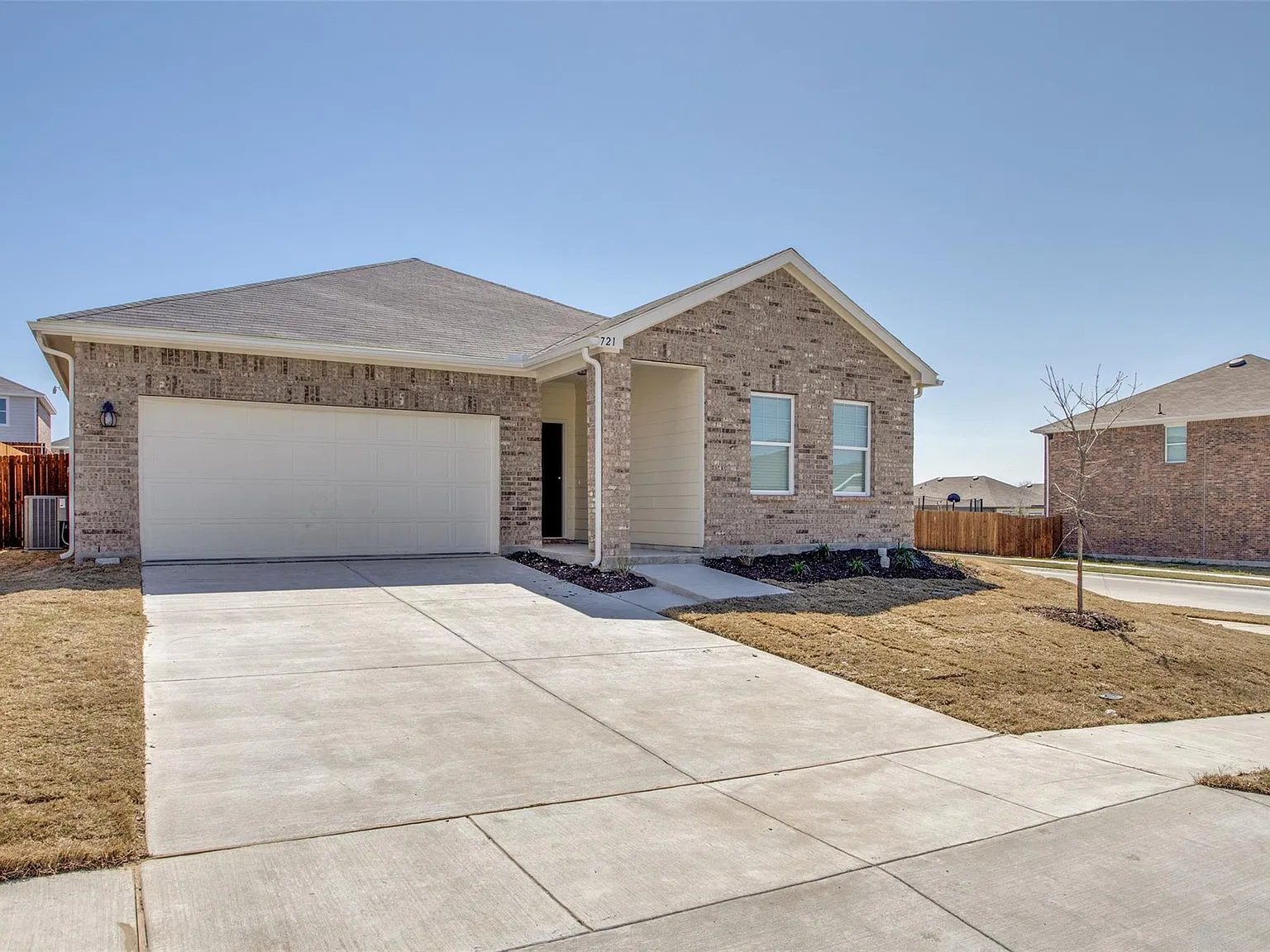 3 bed, 1820 sqft, $1,995 — Photo 1