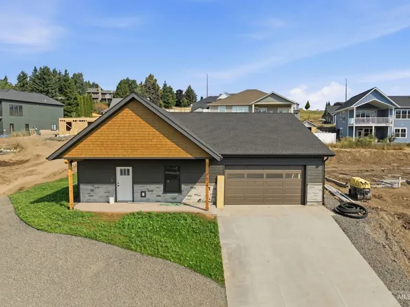 2824 Cyprus Cir, Moscow, ID 83843