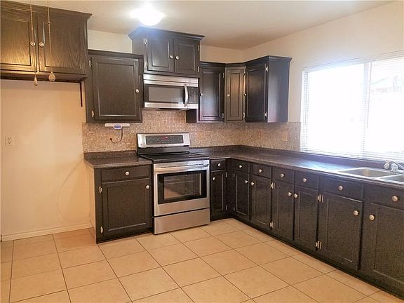 3rd image of 3312 Meadow Oaks Dr