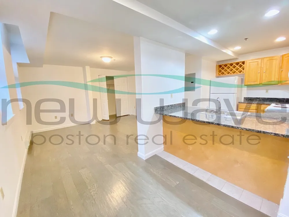 Building Photo - 36 Queensberry St #D