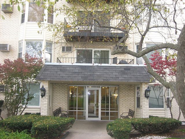 2nd image of 5510 Lincoln Ave #B210