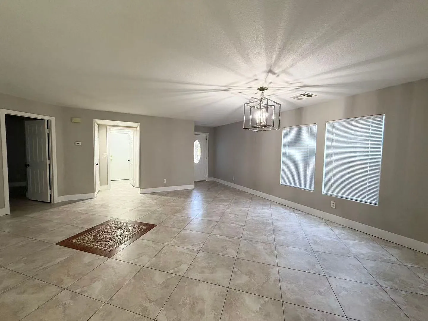 Come check out this beautiful 2,544 sqft 5 bed 3 bath home with an open floorplan! — Photo 2