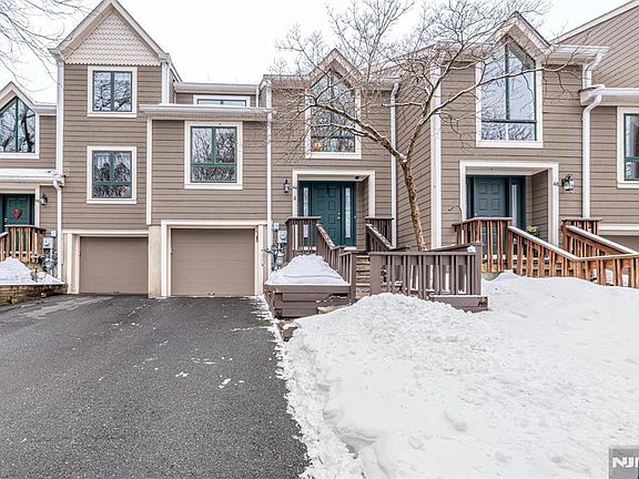2nd image of 44 Mill Pond Rd