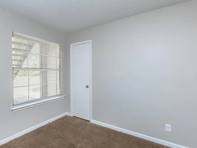 Summerlake Apartments — Photo 45