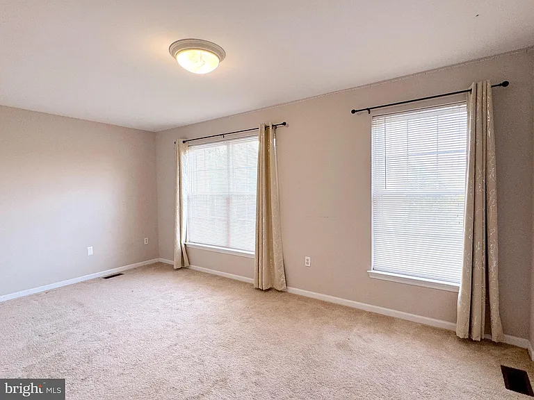 354 N Barrington Ct — Photo 21
