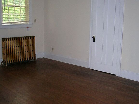 5th image of 129 Louis Ave