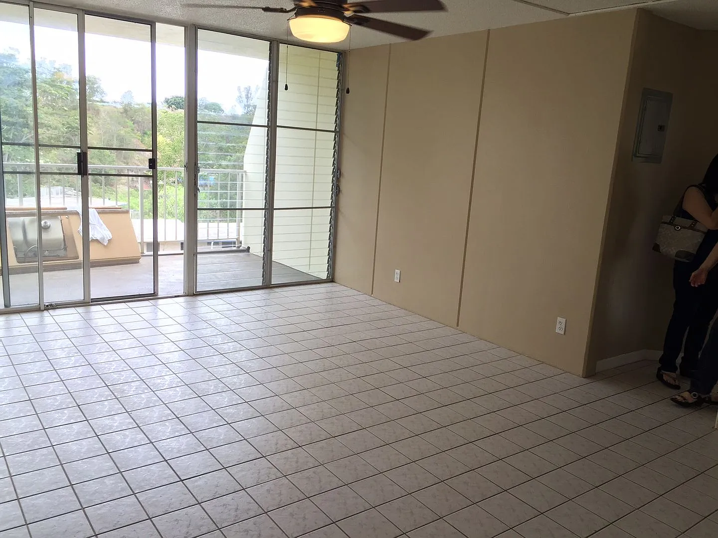 Spacious 2 Bedroom Condo w/Amenities — Photo 1