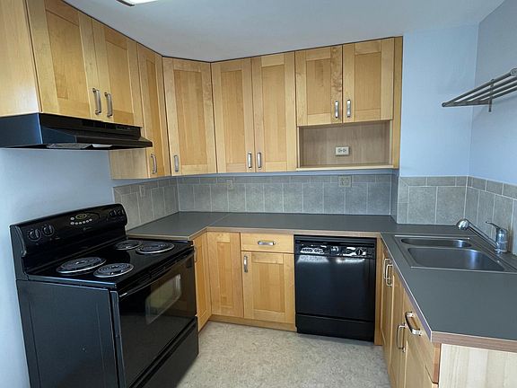 5th image of 247 S Saint Clair St #1