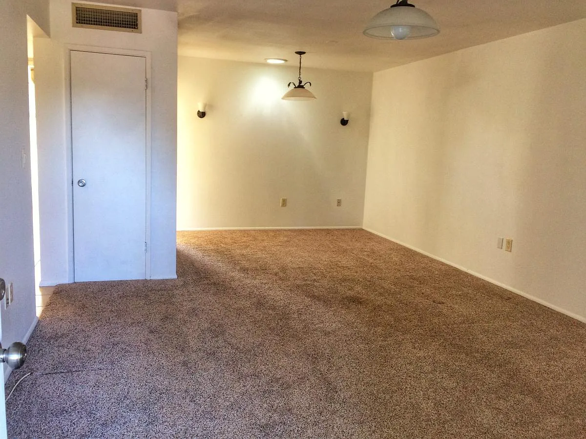 N 111th Avenue, Sun City — Photo 4