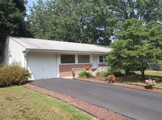 21 Rumson Rd, Kendall Park, NJ 08824