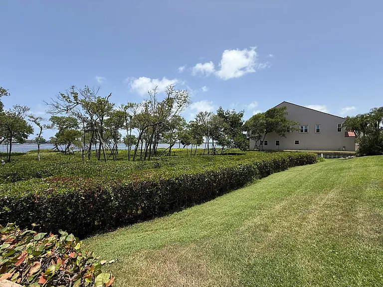 225 N Lakeshore Dr — Photo 69