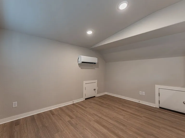 1323 S Van Buren Ave — Photo 14