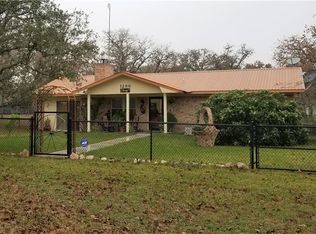 1286 Hennig Rd, Goliad, TX 77963