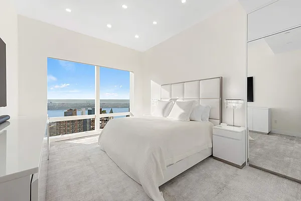 Rented by Sotheby's International Realty | media 8