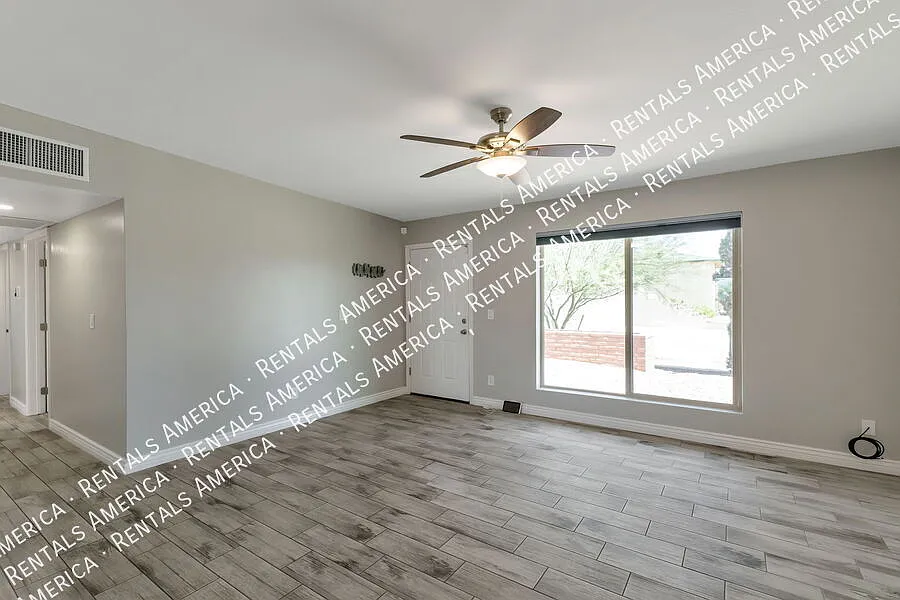 4 bed, 1349 sqft, $2,100 — Photo 4