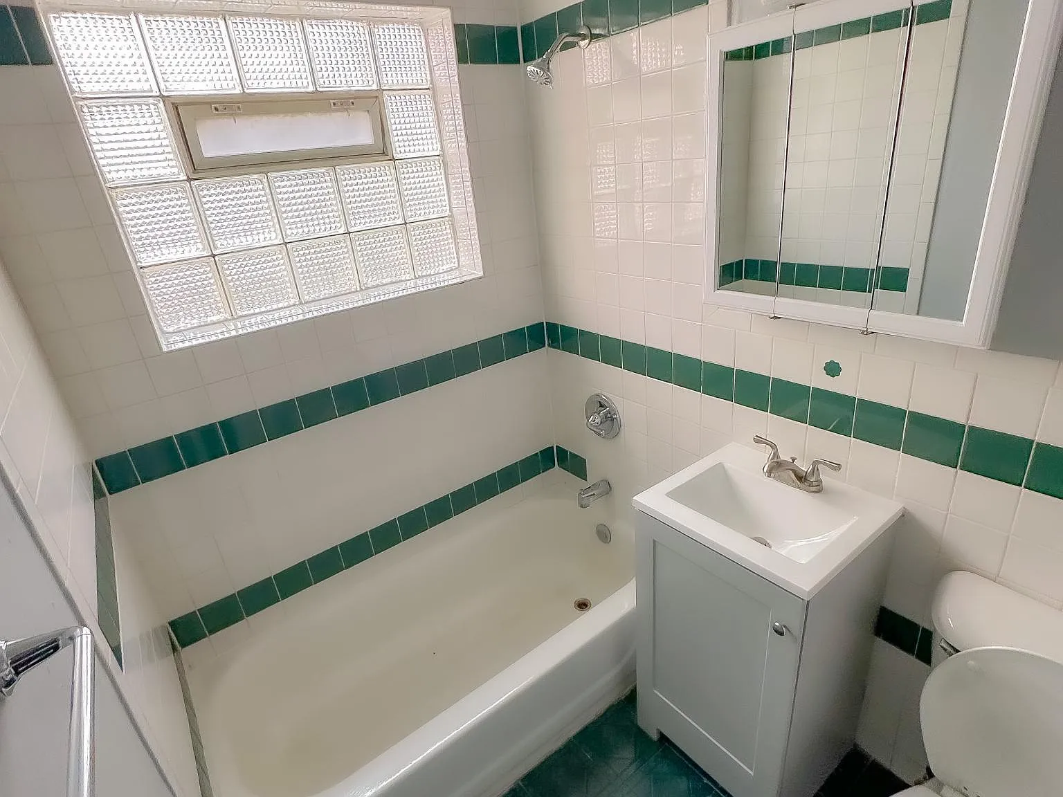 7918 S Ellis Ave — Photo 4