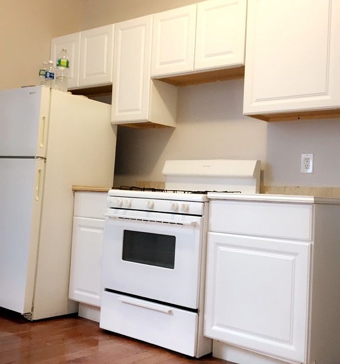 2nd image of 2822 W 19th St
