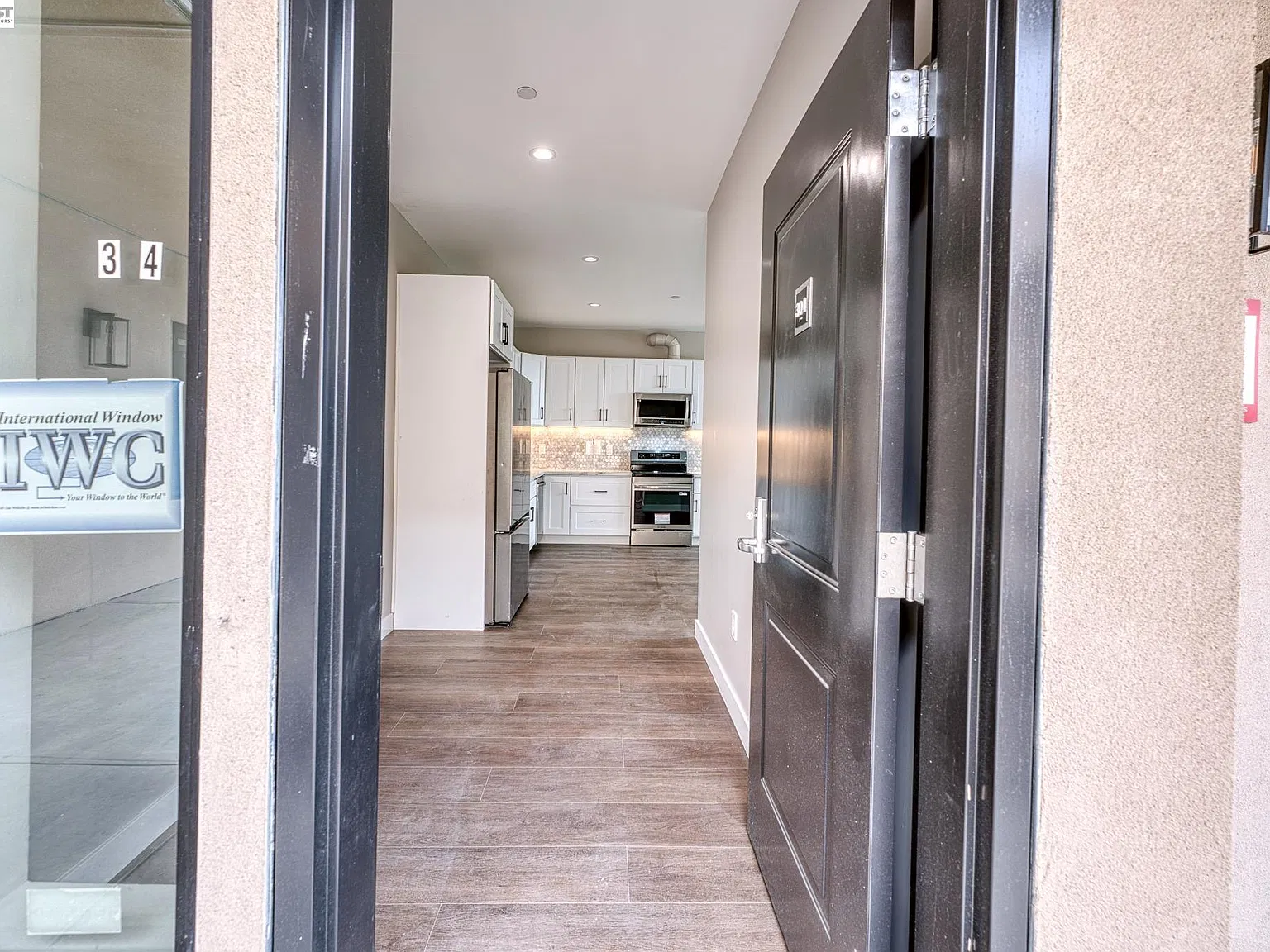 2 bed, 1011 sqft, $4,300 — Photo 4