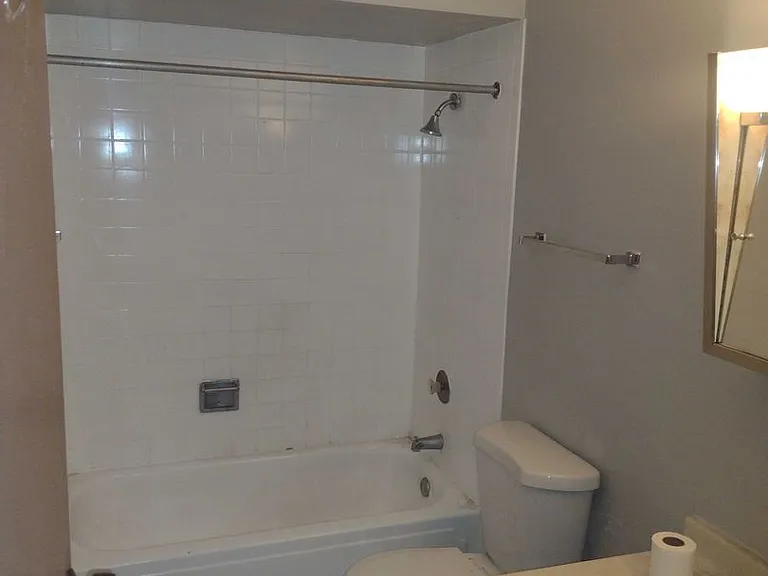 Crestline Villas Apartments — Photo 13