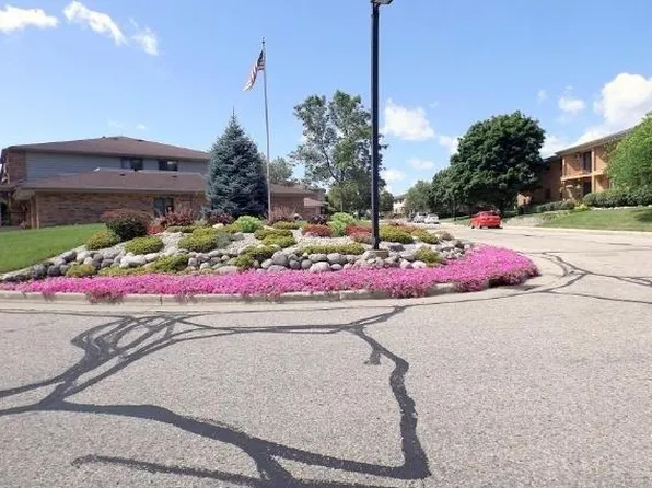 4446 S Greenridge Cir #4446, Greenfield, WI 53220