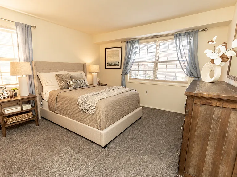 Traditional bedroom at Seminary Roundtop Apartments in Lutherville-Timonium