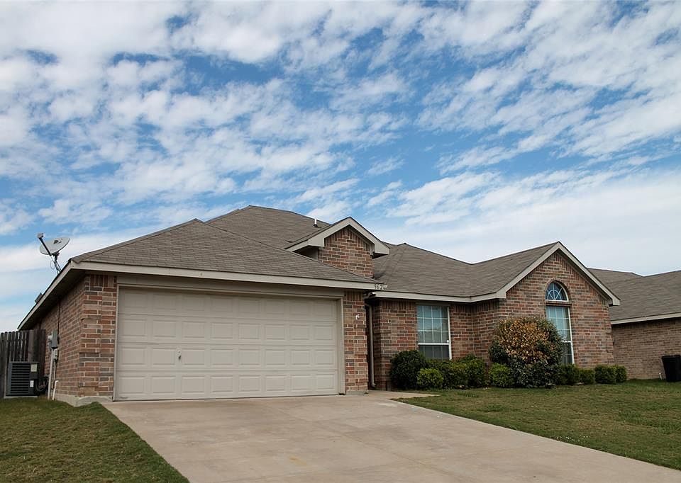1st image of 208 Arrowhead Dr