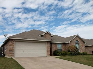 208 Arrowhead Dr, Burleson, TX 76028