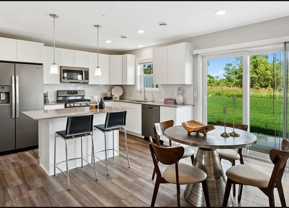 1st image of 23374 Amber Dr
