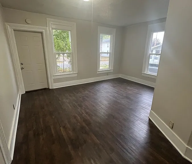 305 E Grove St #1 — Photo 3