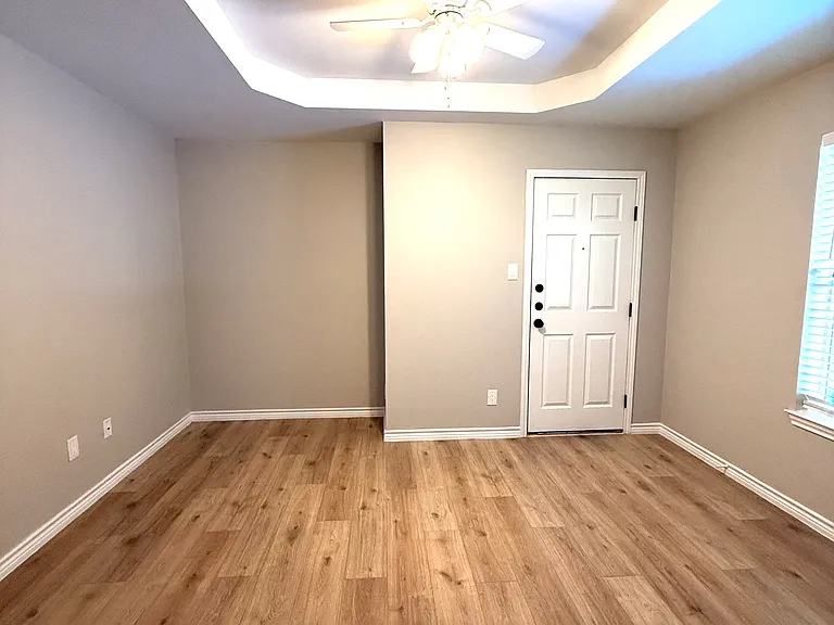 1109 E Avenue M — Photo 12