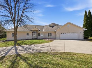 1320 Heritage Ave NW, Hutchinson, MN 55350