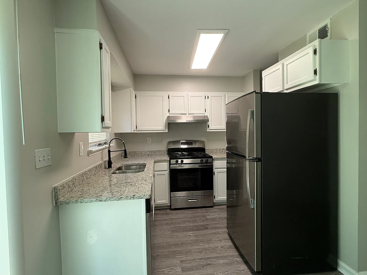 3 bed, 2.5 bath, 1426 sqft, $1,795 — Photo 3
