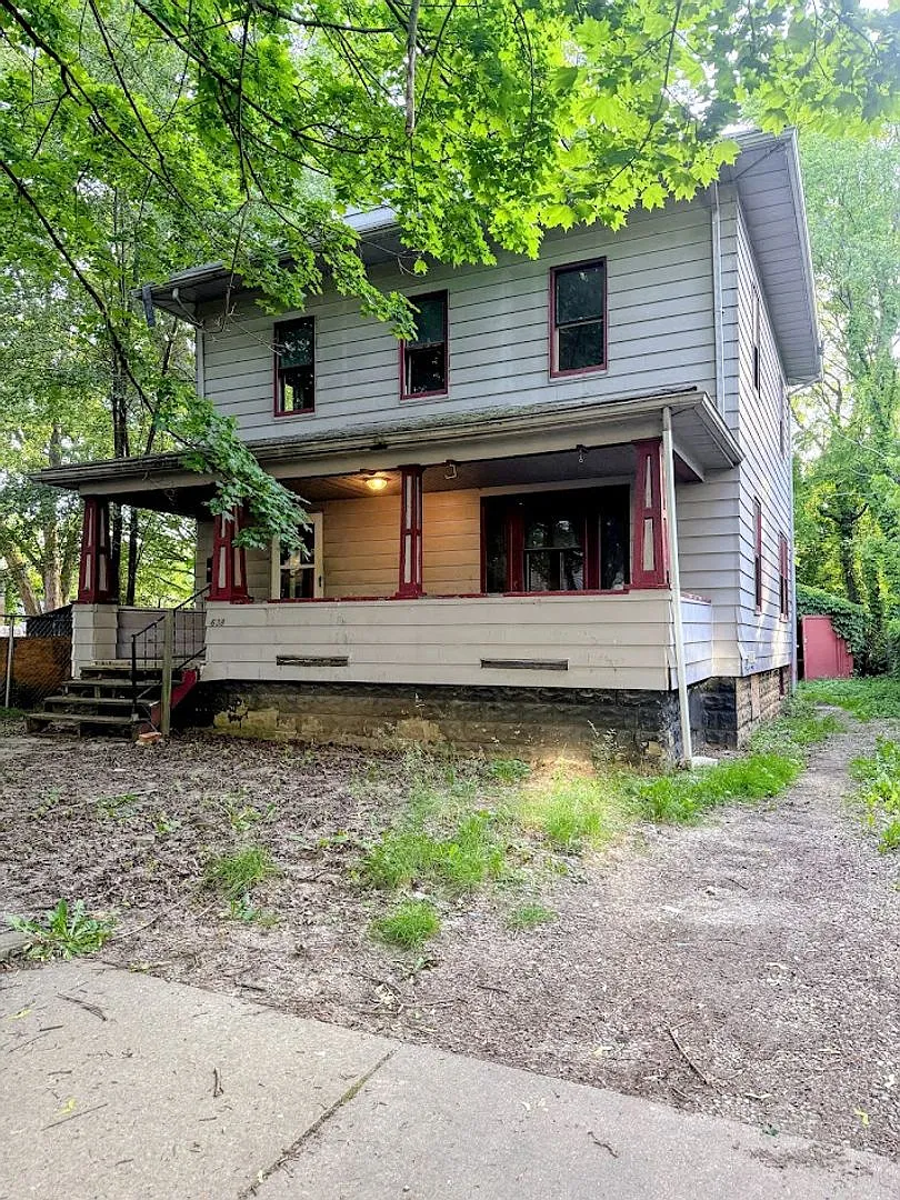 Three bedroom one bathroom single family home for rent — Photo 1