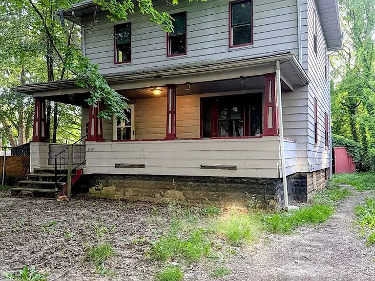 638 Merton Ave — Photo 1
