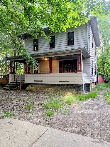 638 Merton Ave Photo 1