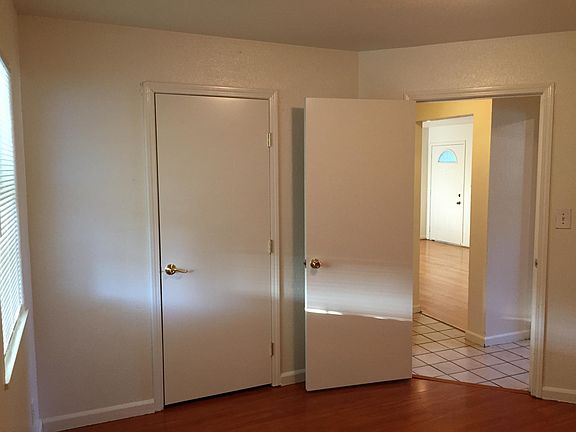 5th image of 6043 McLaren Ave