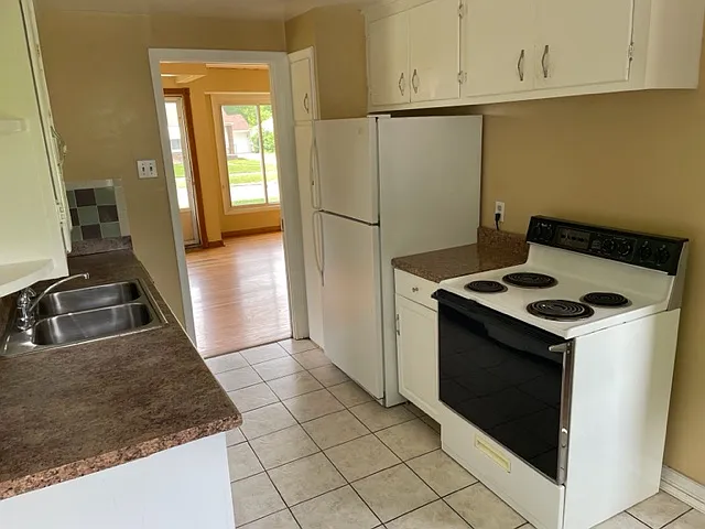 3 bed, 970 sqft, $1,599 — Photo 3