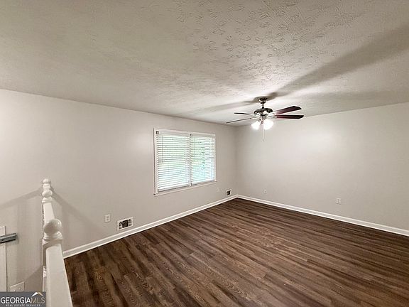 3rd image of 6525 Woodford Rd