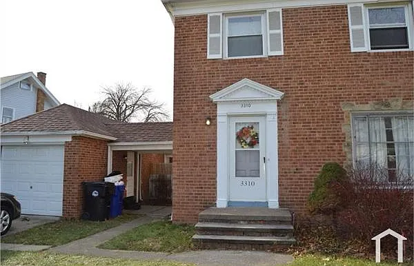 3 bed, 1068 sqft, $1,730 — Photo 2