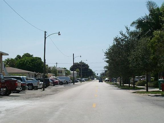 5th image of 808 SE 13th St