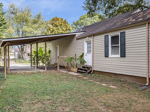 3rd image of 1010 S Park Cir
