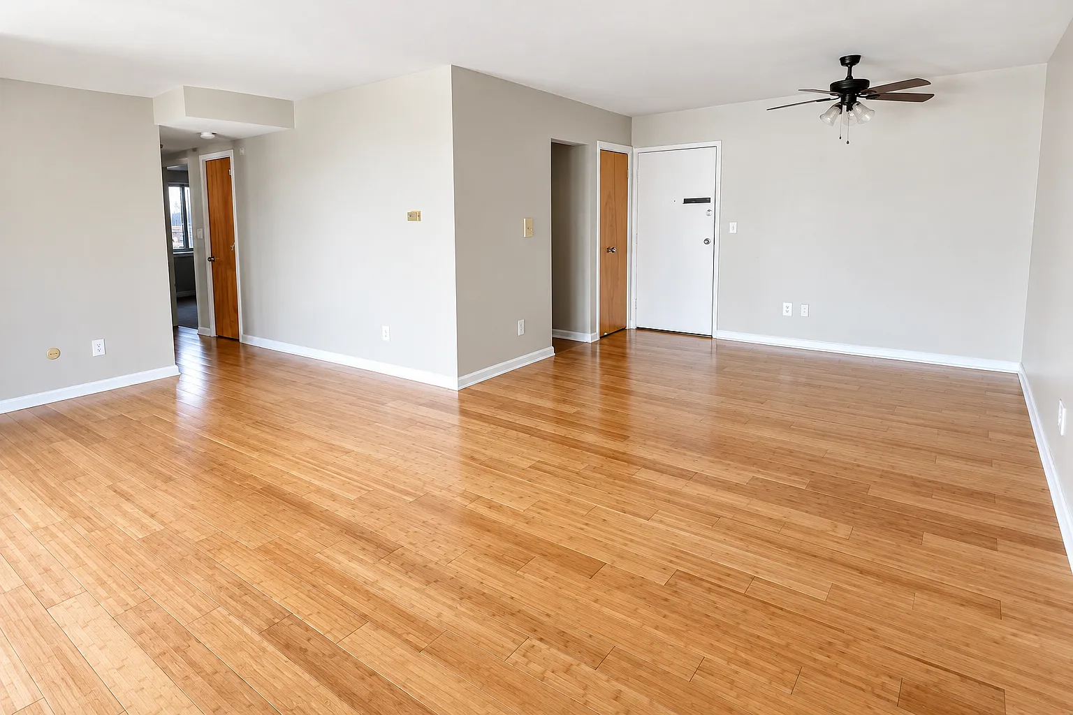 406 E End Avenue — Photo 2