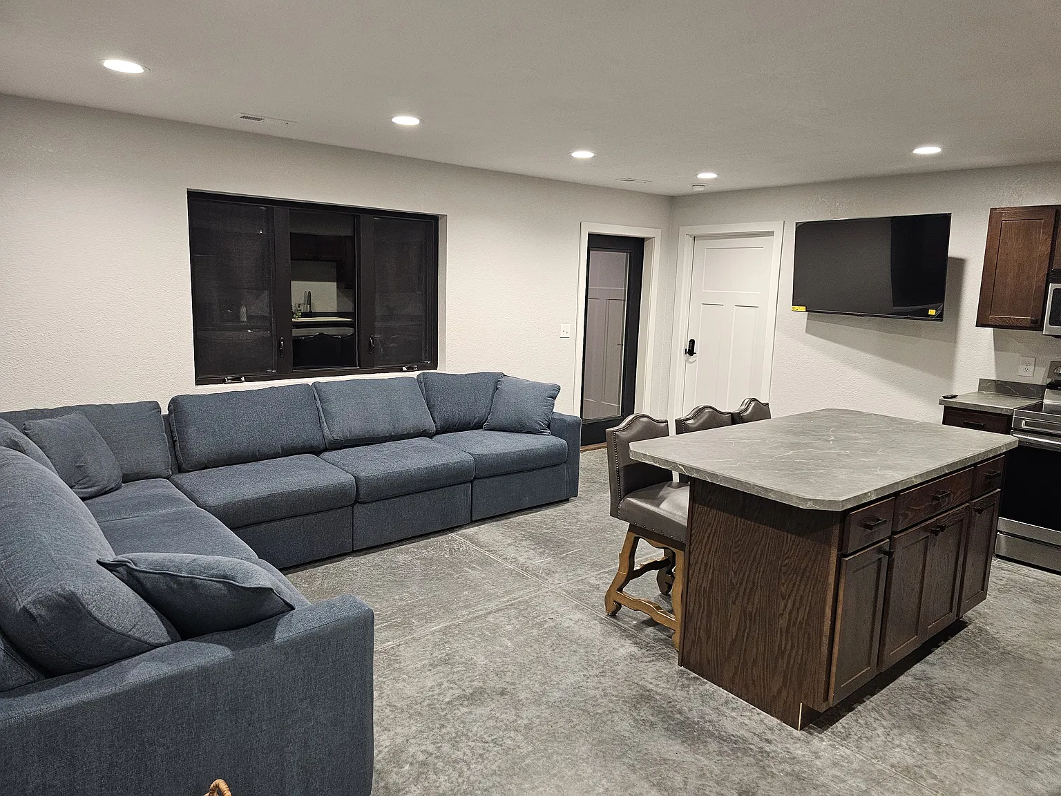 2 bed, $1,600 — Photo 4